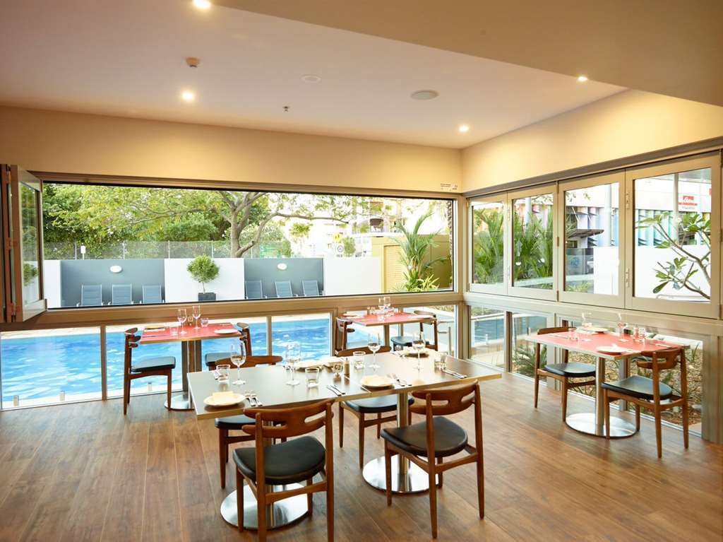 Courtyard By Marriott Darwin Hotel Restaurant photo